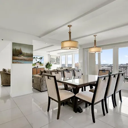 Stunning Bayview! Large Condo In Beachfront Resort With Shared Pools And Jacuzzi